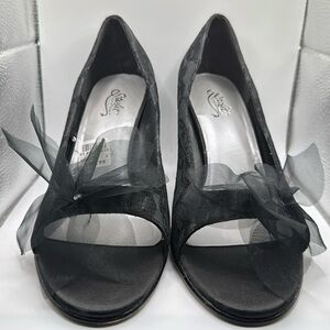 Black satin lace covered open toed heels.
With tulle flowered with a jem.